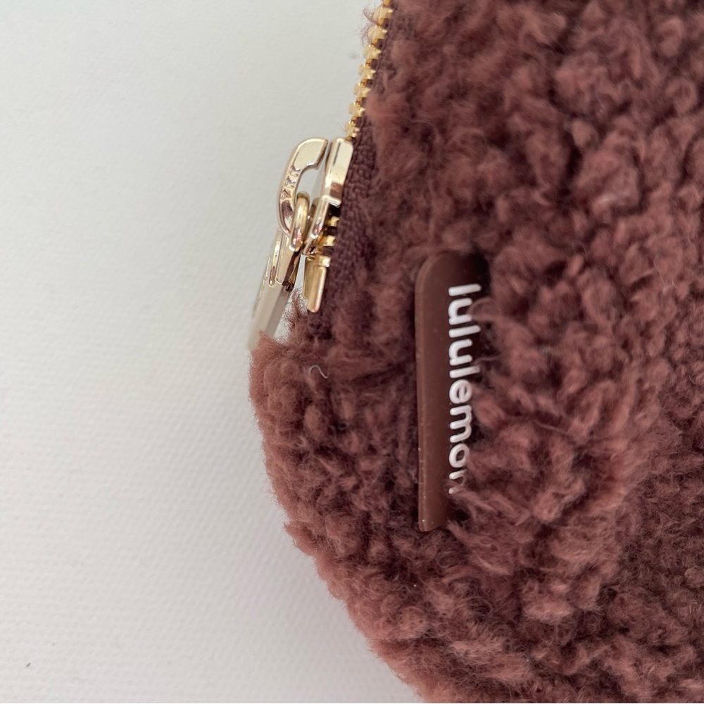 NWT Lululemon Everywhere Fleece Belt Bag 1L Brown Earth/Gold - Picture 4 of 15